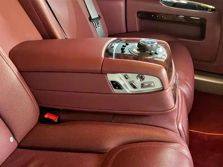 Rolls-Royce Ghost 2016 — фото 8