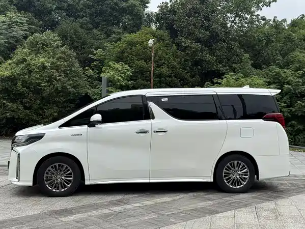 Toyota Alphard 2023