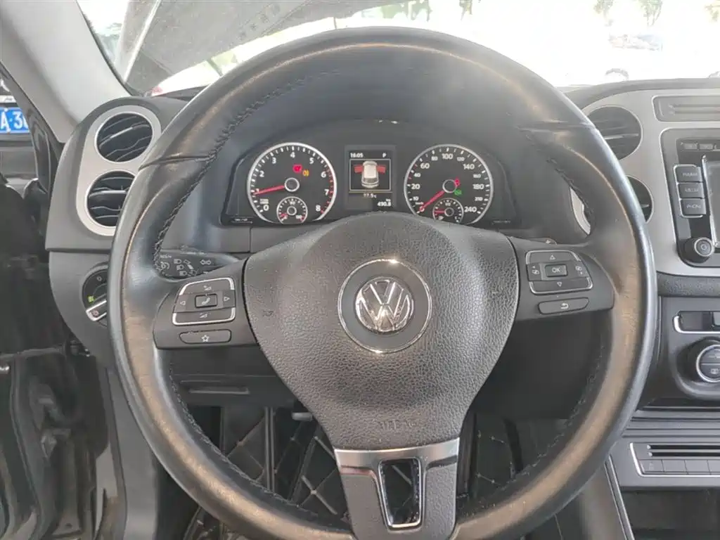 Volkswagen Tiguan 2015 — фото 11