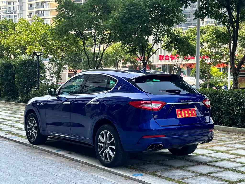 Maserati Levante 2017 — фото 15