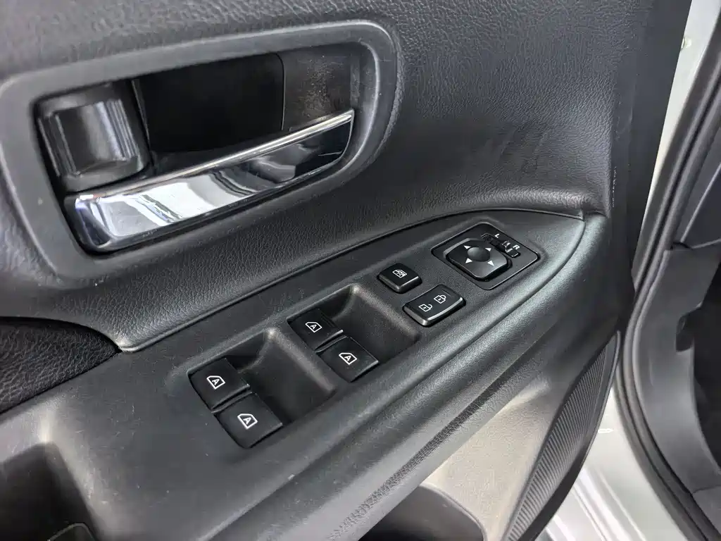 Mitsubishi Outlander 2022 — фото 15