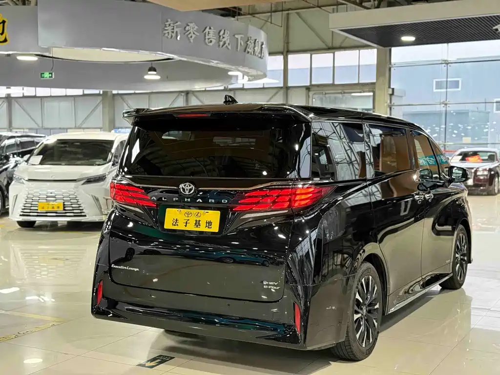 Toyota Alphard 2024 — фото 28