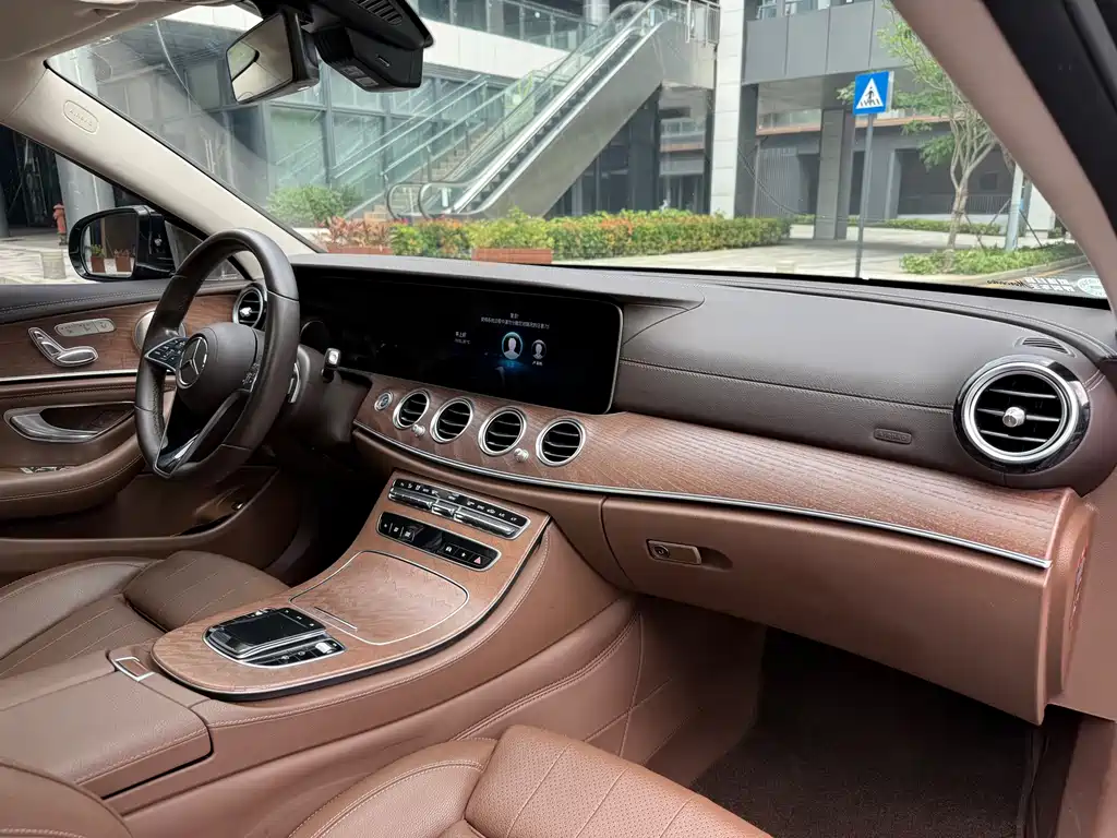 Mercedes-Benz E-Class 2022 — фото 13