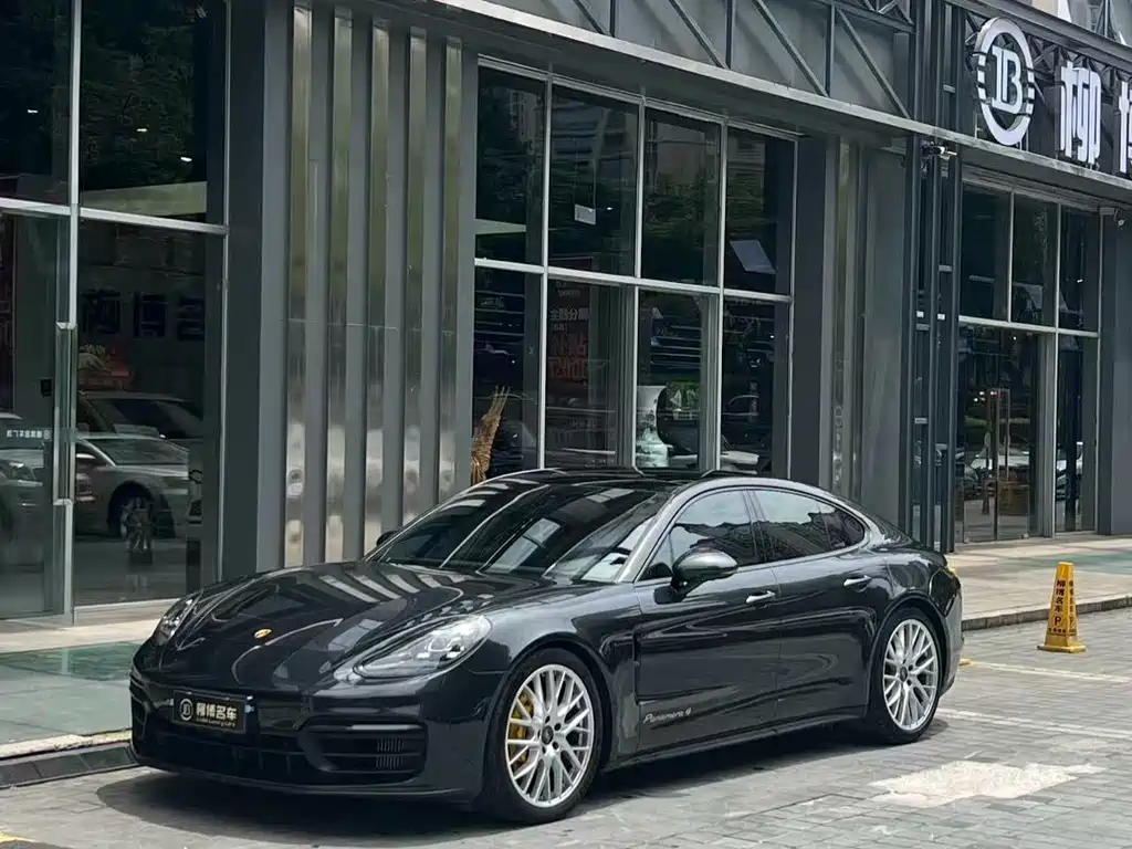 Porsche Panamera 2023 — фото 1