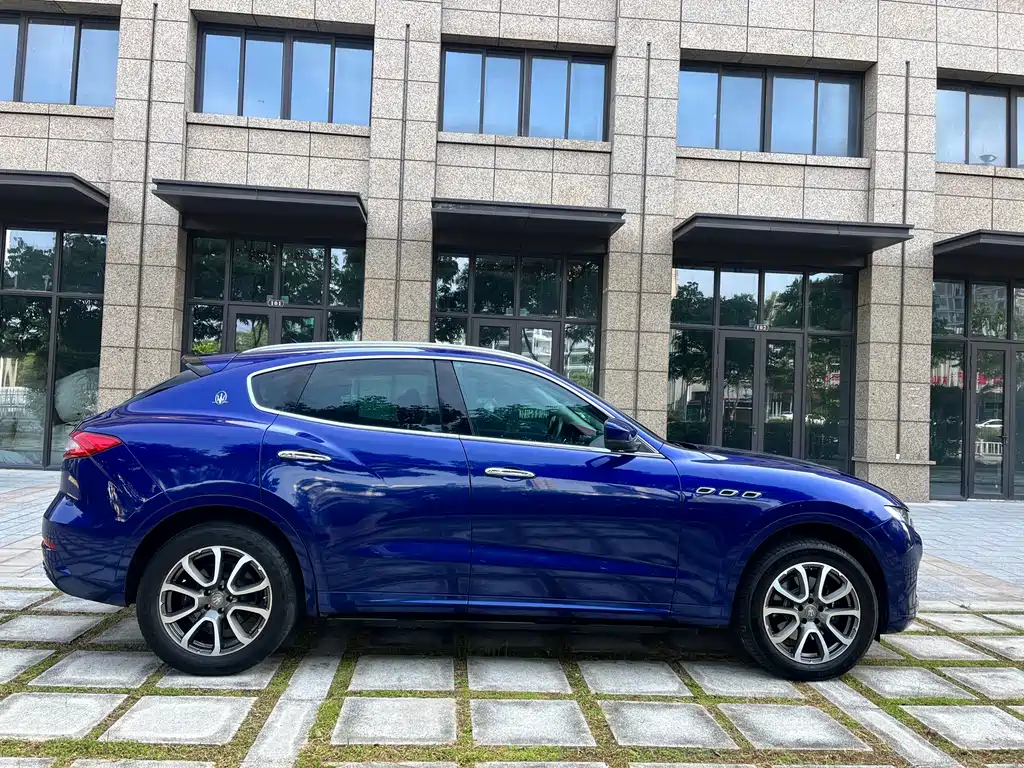 Maserati Levante 2017 — фото 20