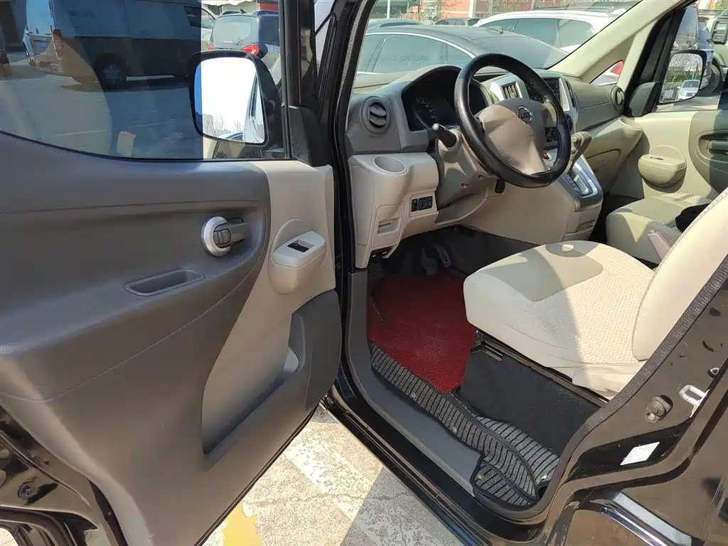 Nissan NV200 2017 — фото 12