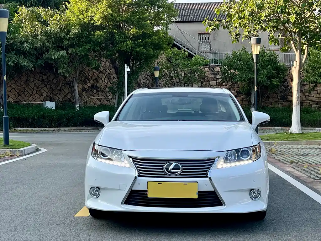 Lexus ES 2014 — фото 2
