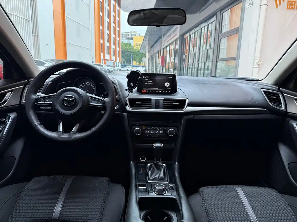 Mazda 3 Axela 2017 — фото 15