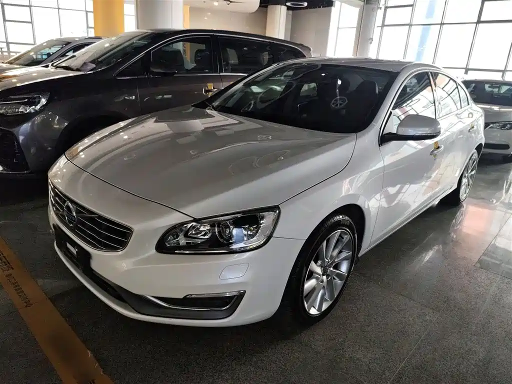 Volvo S60 2017 — фото 2