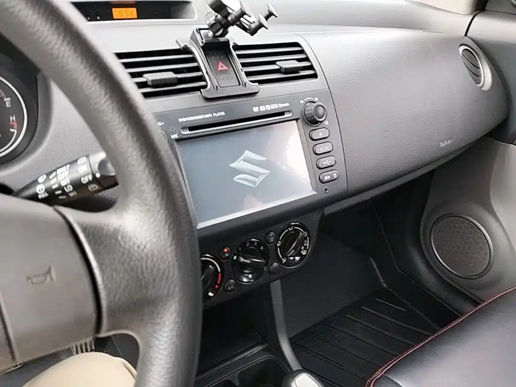 Suzuki Swift 2014 — фото 13