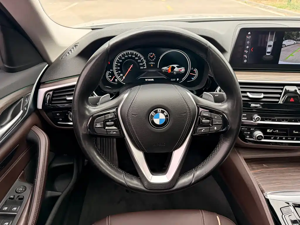BMW 5 Series 2018 — фото 16