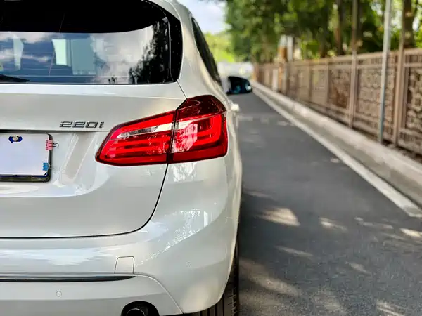 BMW 2 Series Station Wagon 2015