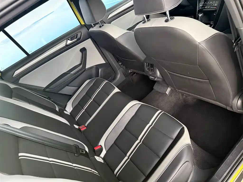 Volkswagen T-Roc 2023 — фото 21