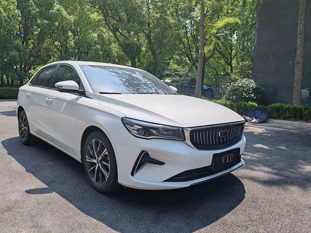 Geely Emgrand 2022