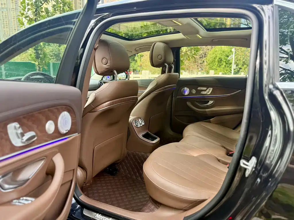 Mercedes-Benz E-Class 2023 — фото 6