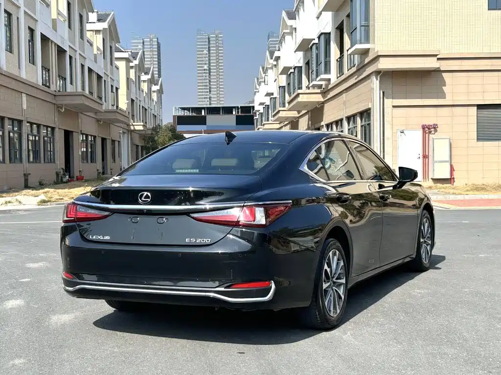 Lexus ES 2022 — фото 6
