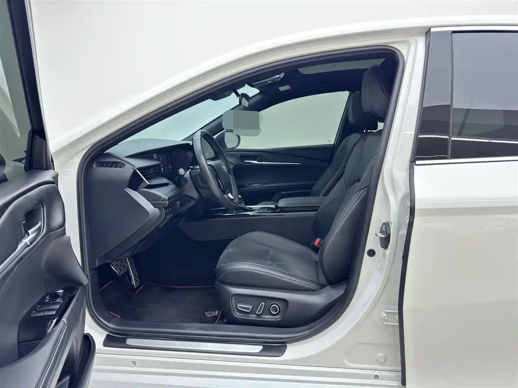 Toyota Camry 2025 — фото 15