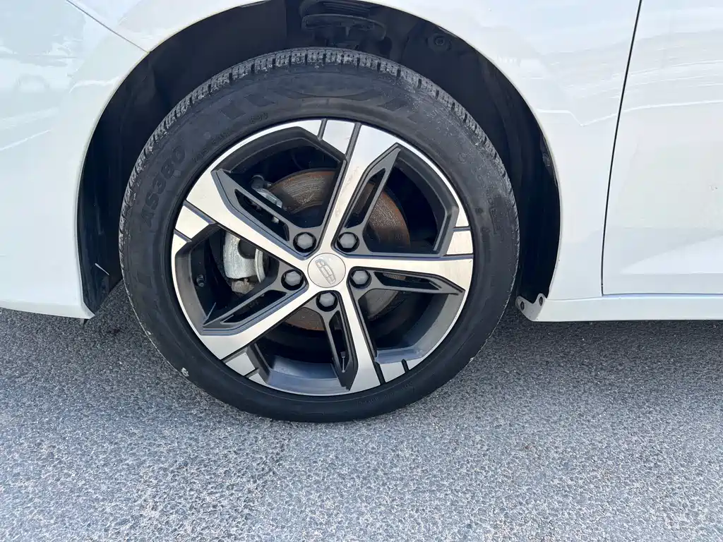 Geely Emgrand L 2022