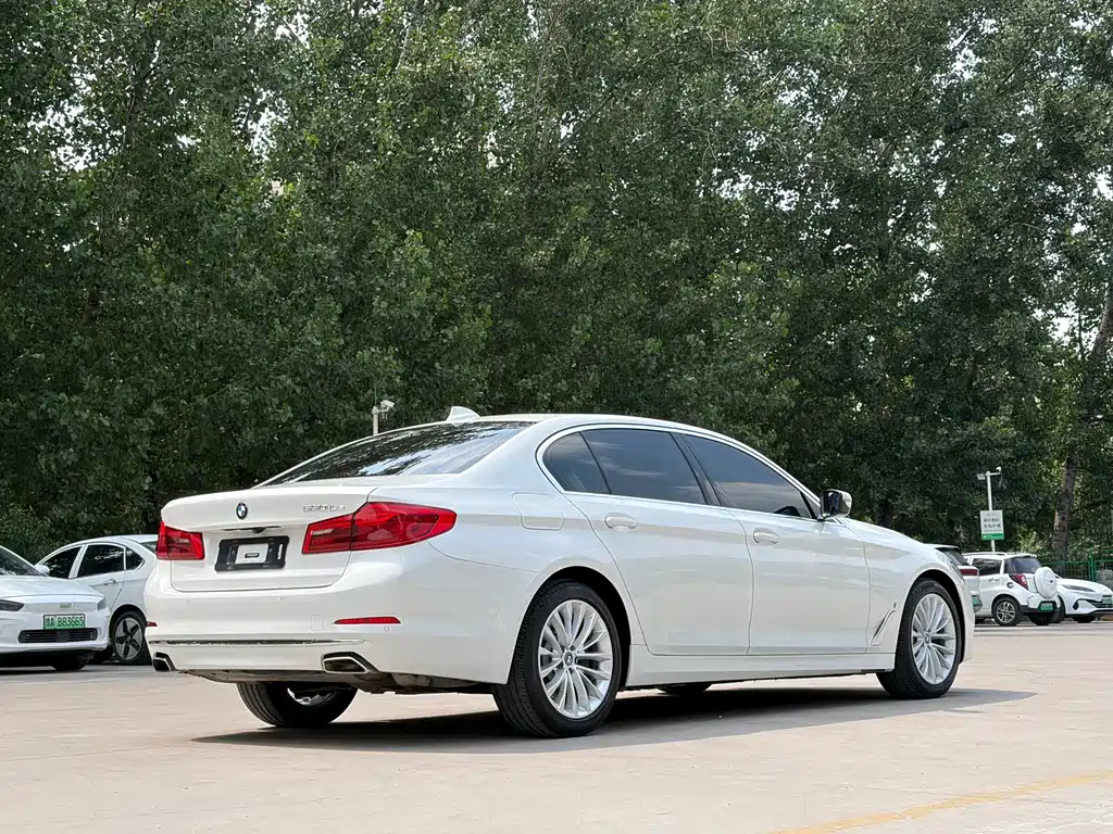 BMW 5 Series New Energy 2019 — фото 24