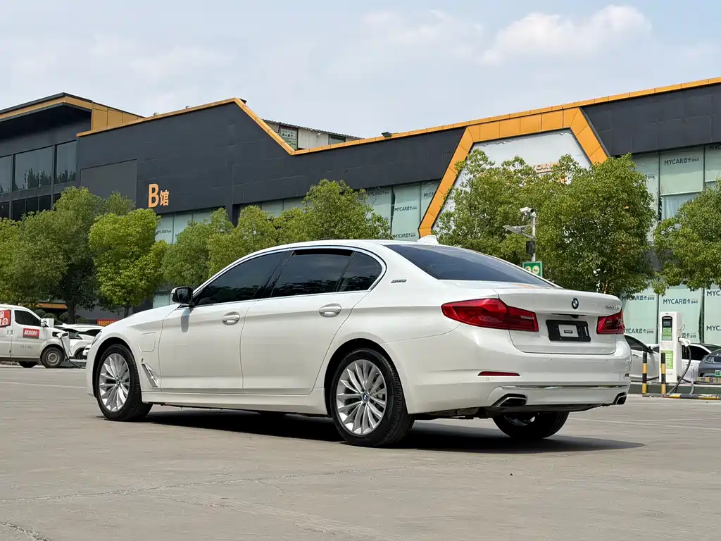 BMW 5 Series New Energy 2019 — фото 26