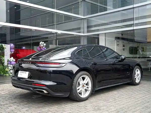 Porsche Panamera 2021