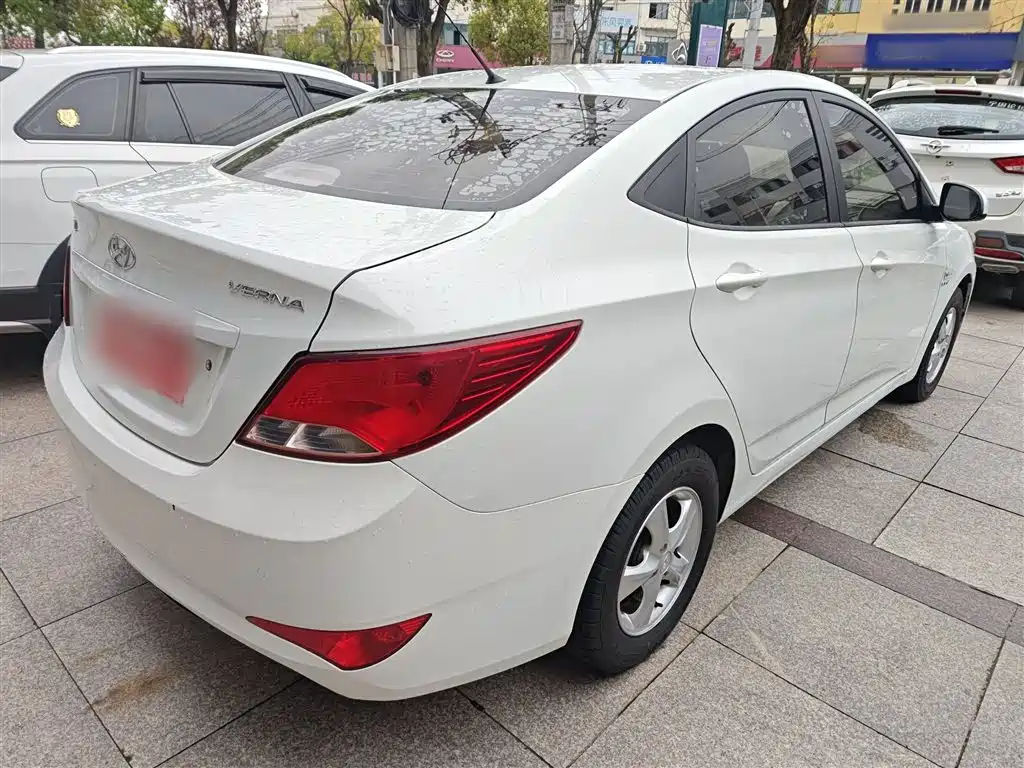 Hyundai Verna 2015 — фото 7