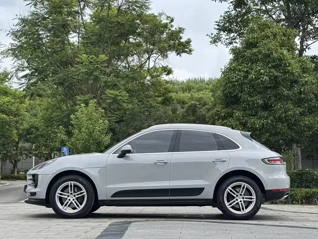 Porsche Macan 2019 — фото 10