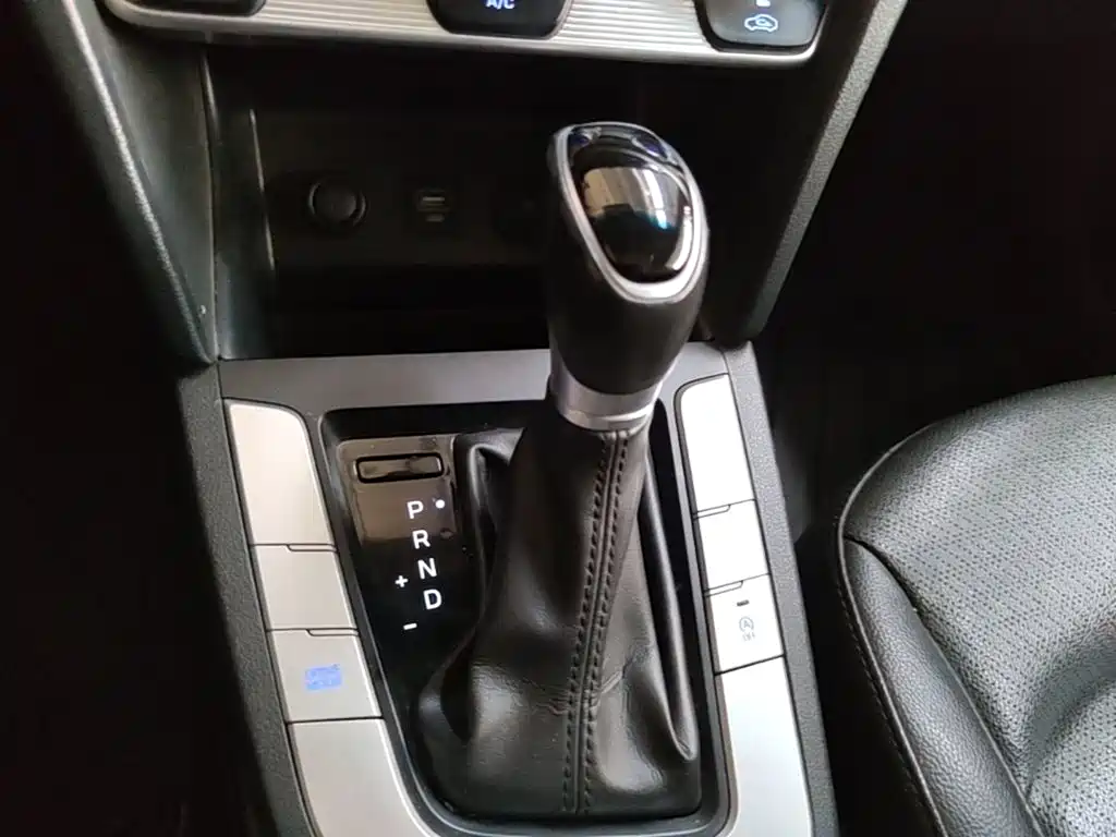 Hyundai Elantra 2020 — фото 14