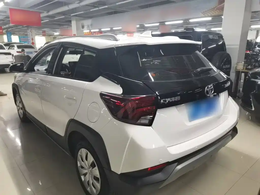 Toyota Yaris L 2023