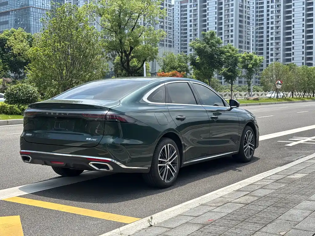 Geely Emgrand 2025 — фото 18