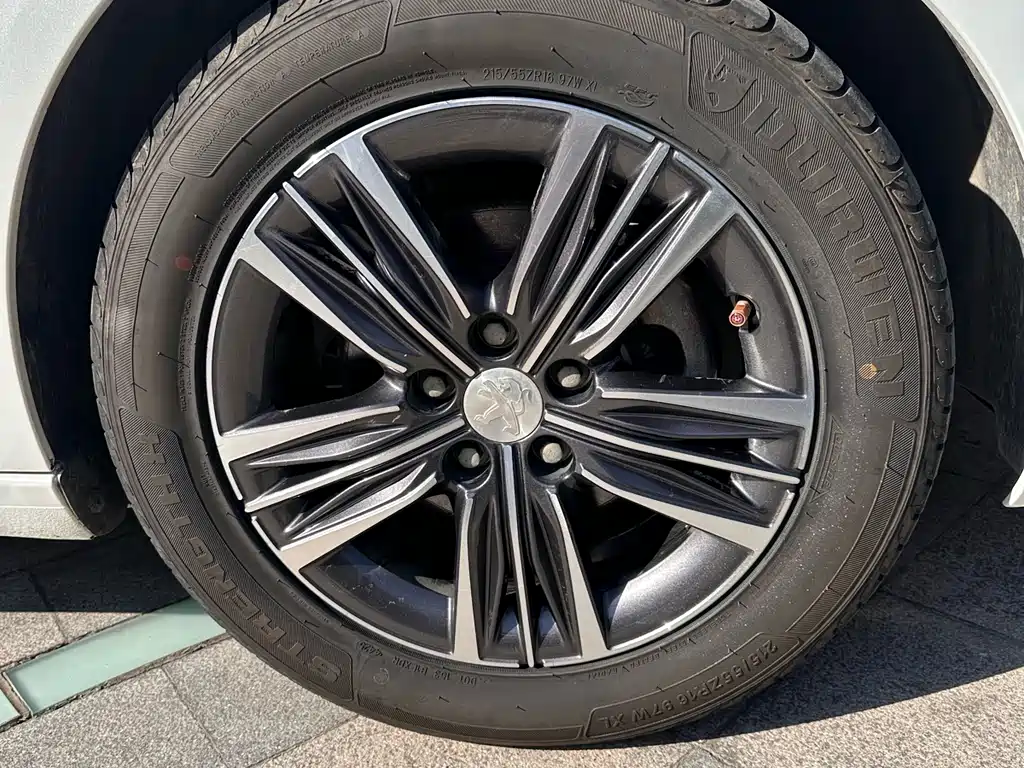 Peugeot 308 2019 — фото 15