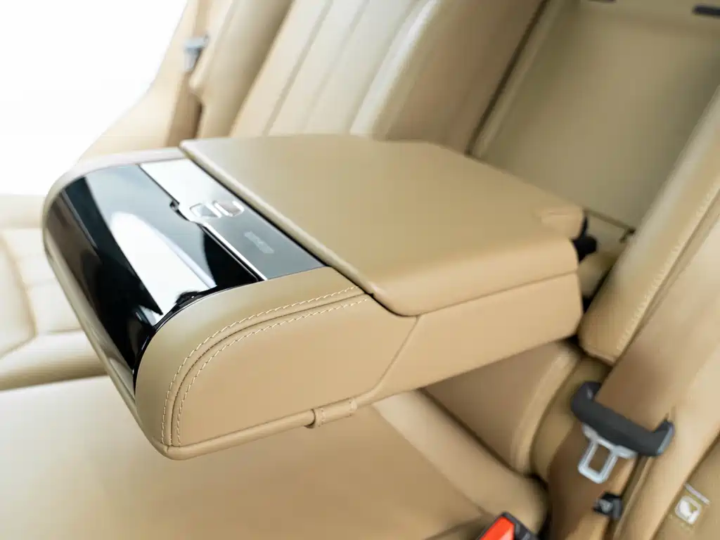 Land Rover Range Rover 2023 — фото 16