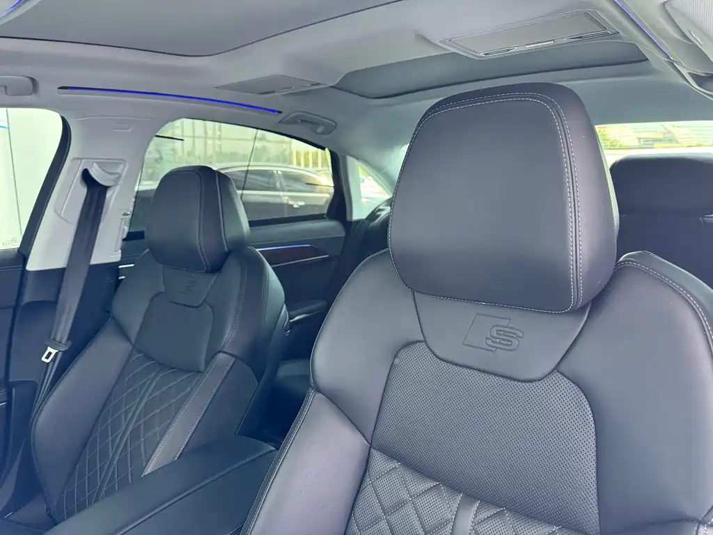 Audi A8 2022