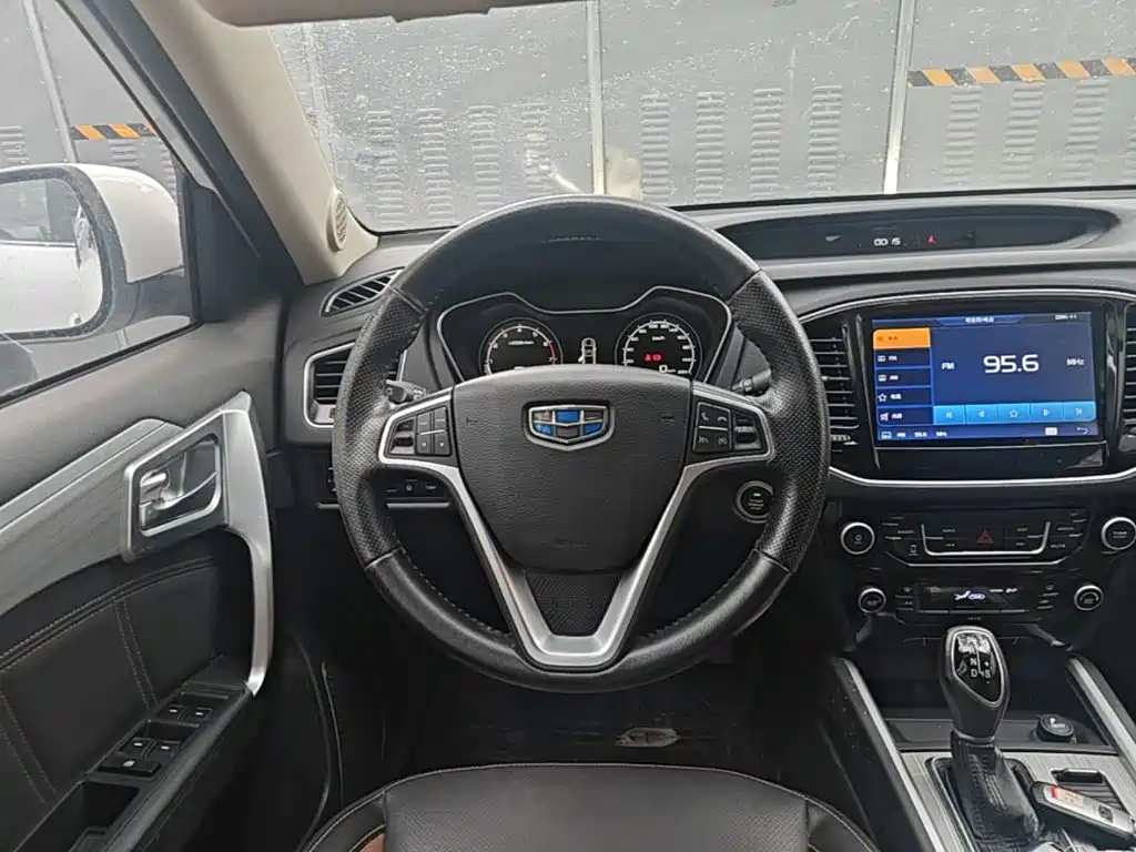 Geely Vision X6 2017 — фото 11
