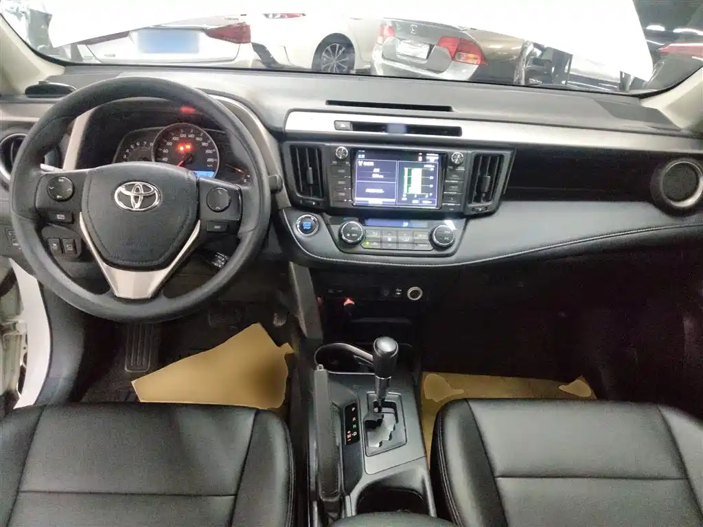 Toyota RAV4 2017 — фото 10
