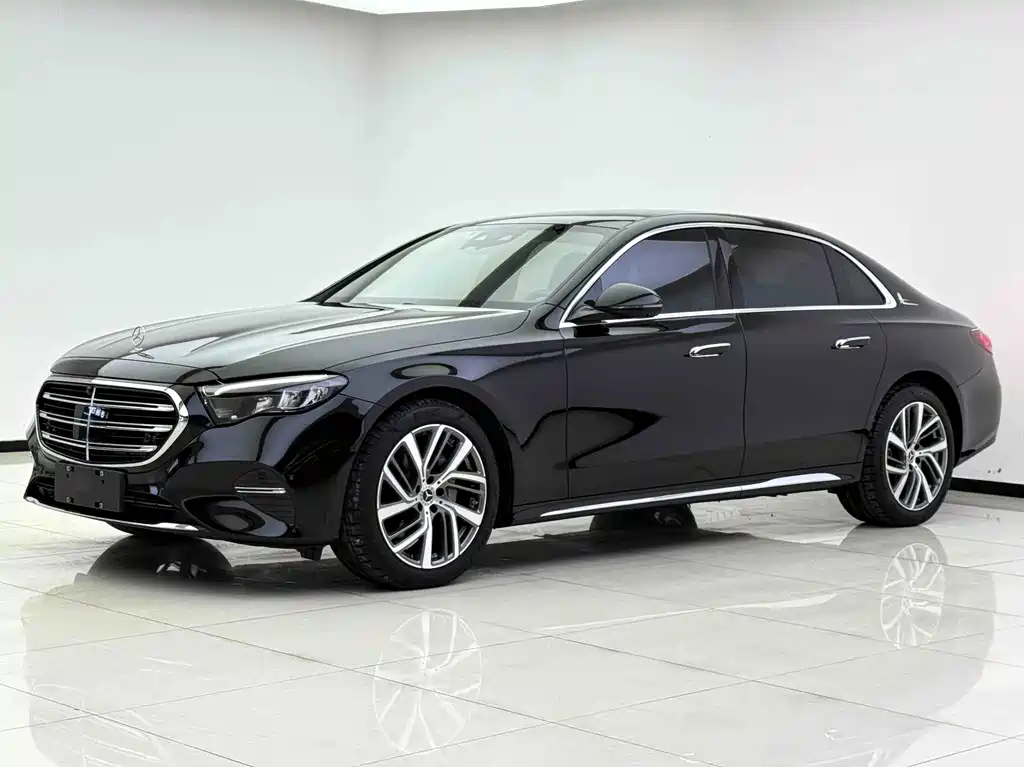 Mercedes-Benz E-Class 2025 — фото 1