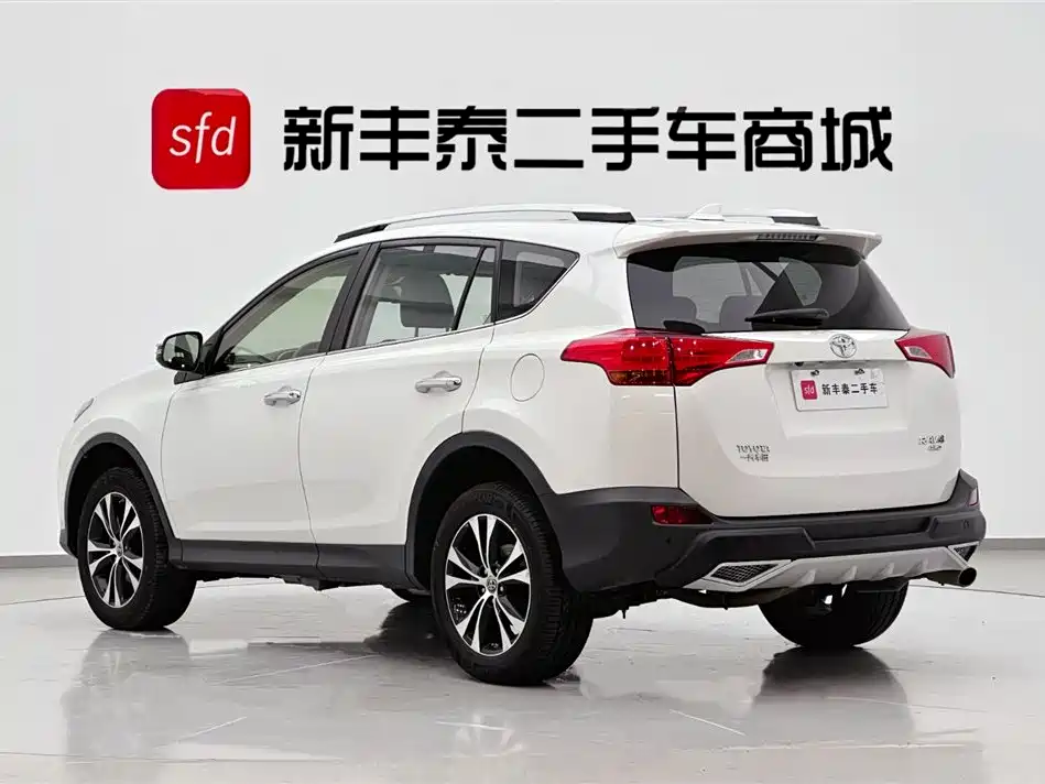Toyota RAV4 2015 — фото 6