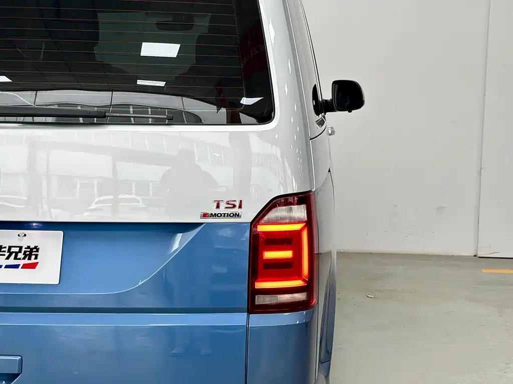 Volkswagen Multivan 2018 — фото 15