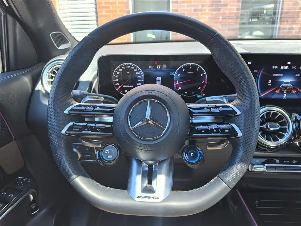 Mercedes-Benz GLB AMG 2025 — фото 14