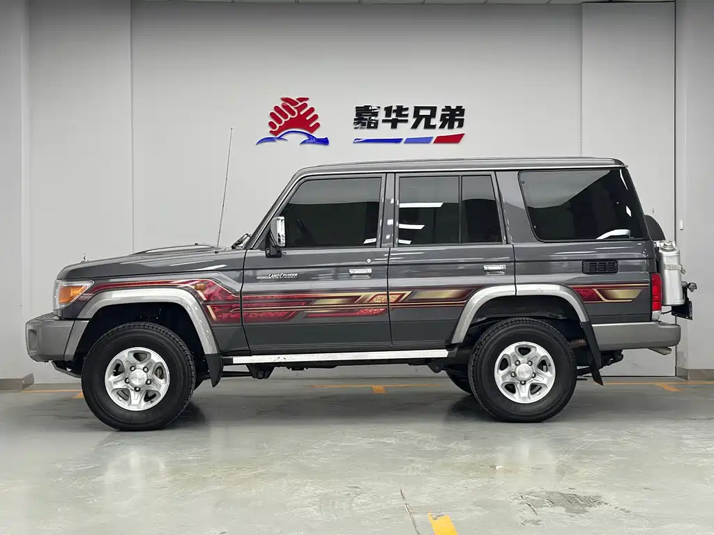 Toyota Land Cruiser 2023 — фото 8