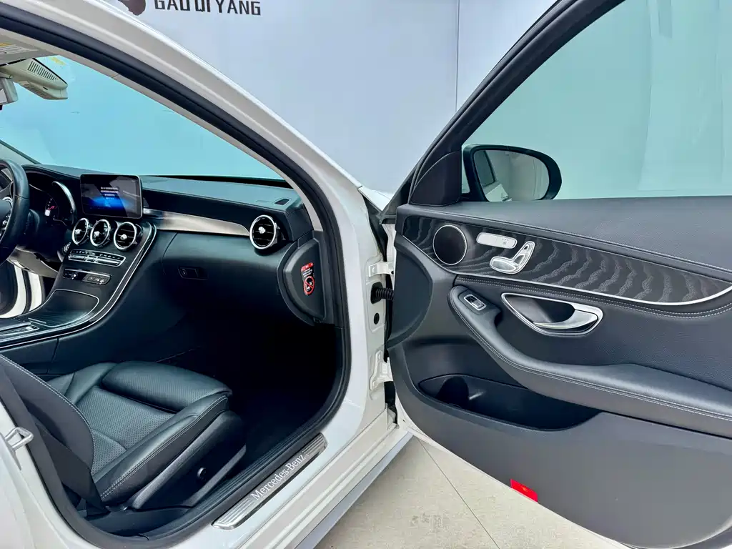 Mercedes-Benz C-Class 2018 — фото 13