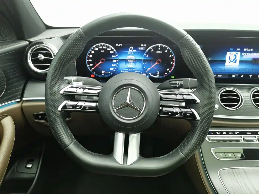Mercedes-Benz E-Class 2023 — фото 11