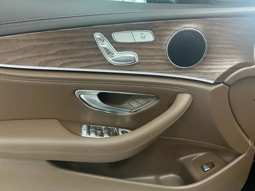 Mercedes-Benz E-Class 2023 — фото 6