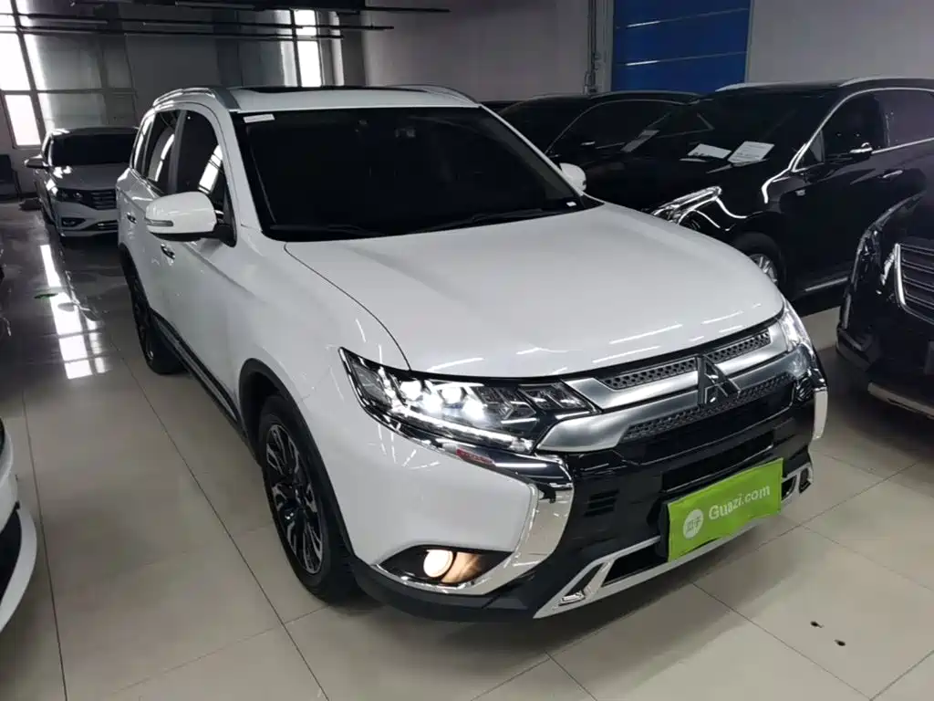 Mitsubishi Outlander 2019 — фото 4