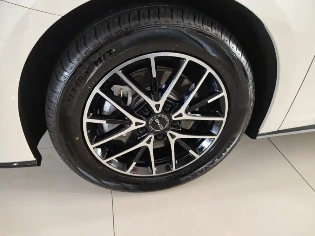 BYD Seal 07 DM-i 2025 — фото 23