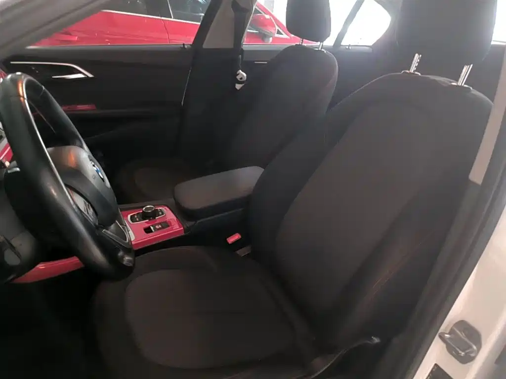 BMW 1 Series 2017 — фото 15