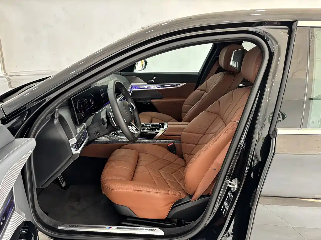 BMW 7 Series 2024 — фото 12
