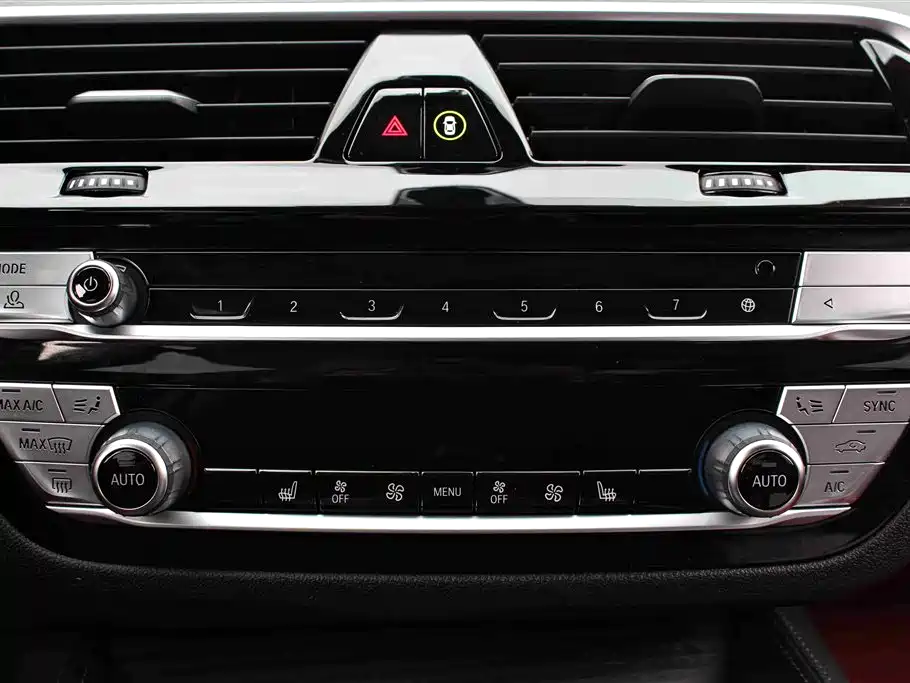 BMW 5 Series 2023 — фото 10