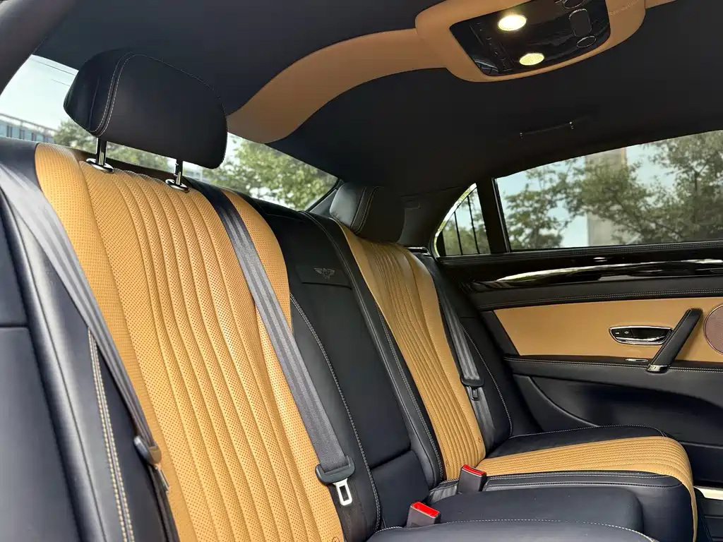 Bentley Flying Spur 2017 — фото 17