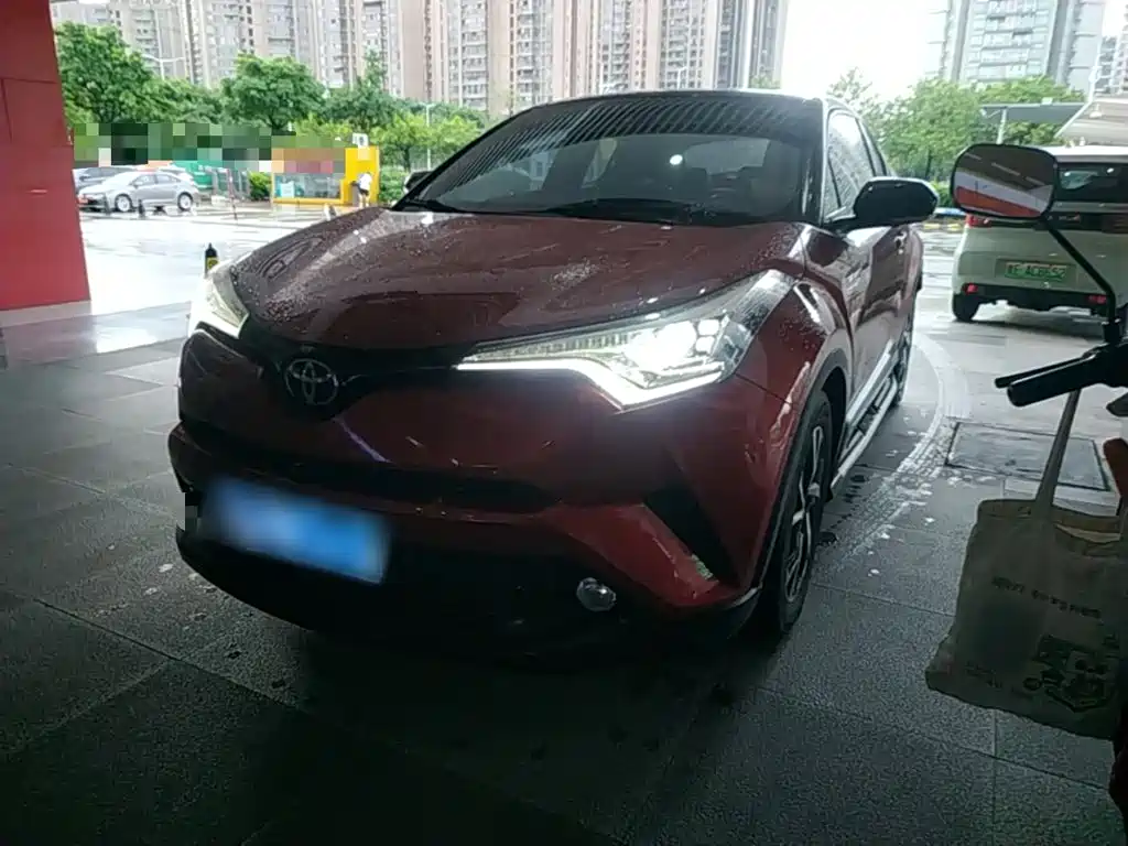 Toyota C-HR 2020 — фото 2